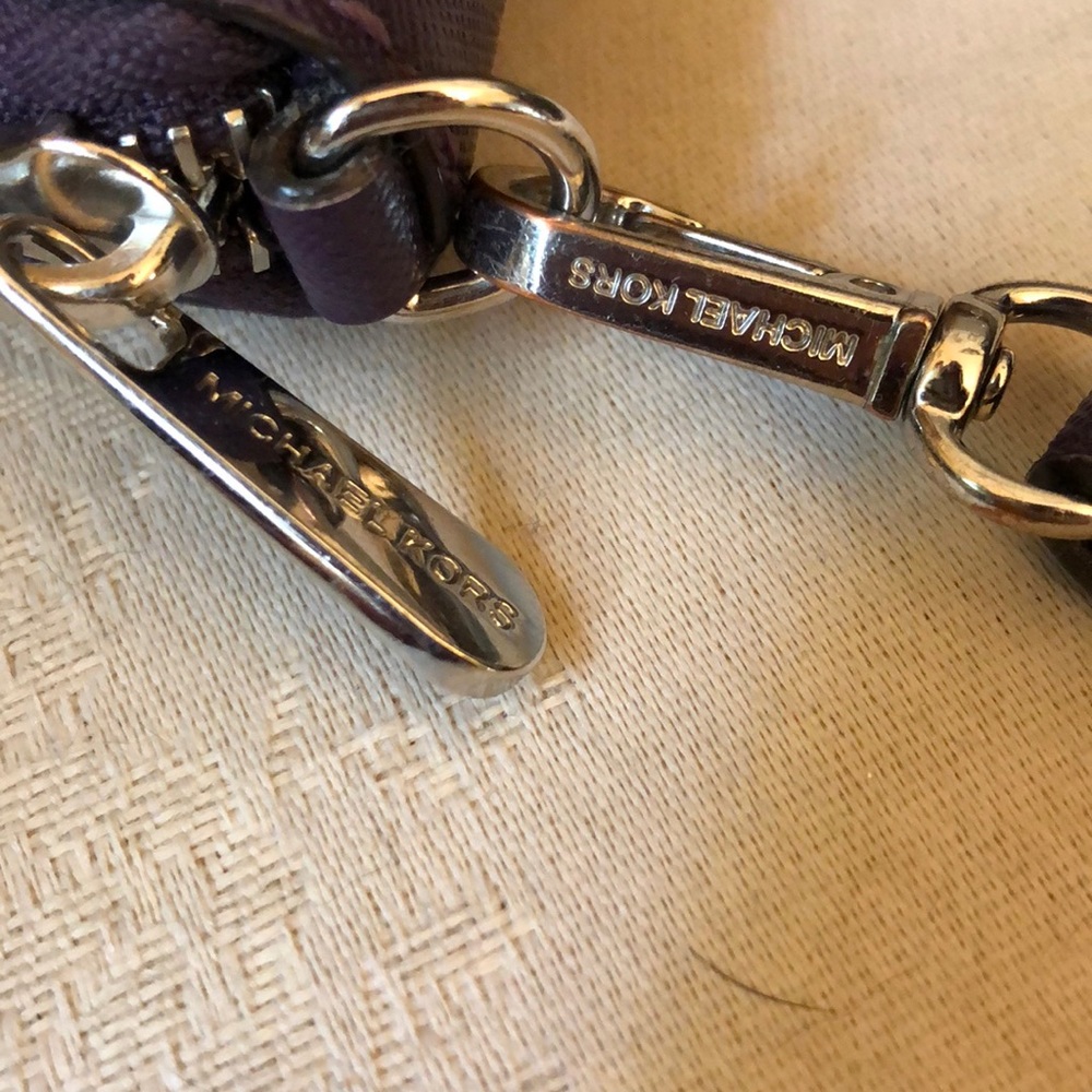 Michael Kors plum wristlet in great condition - Picture 2 of 8
